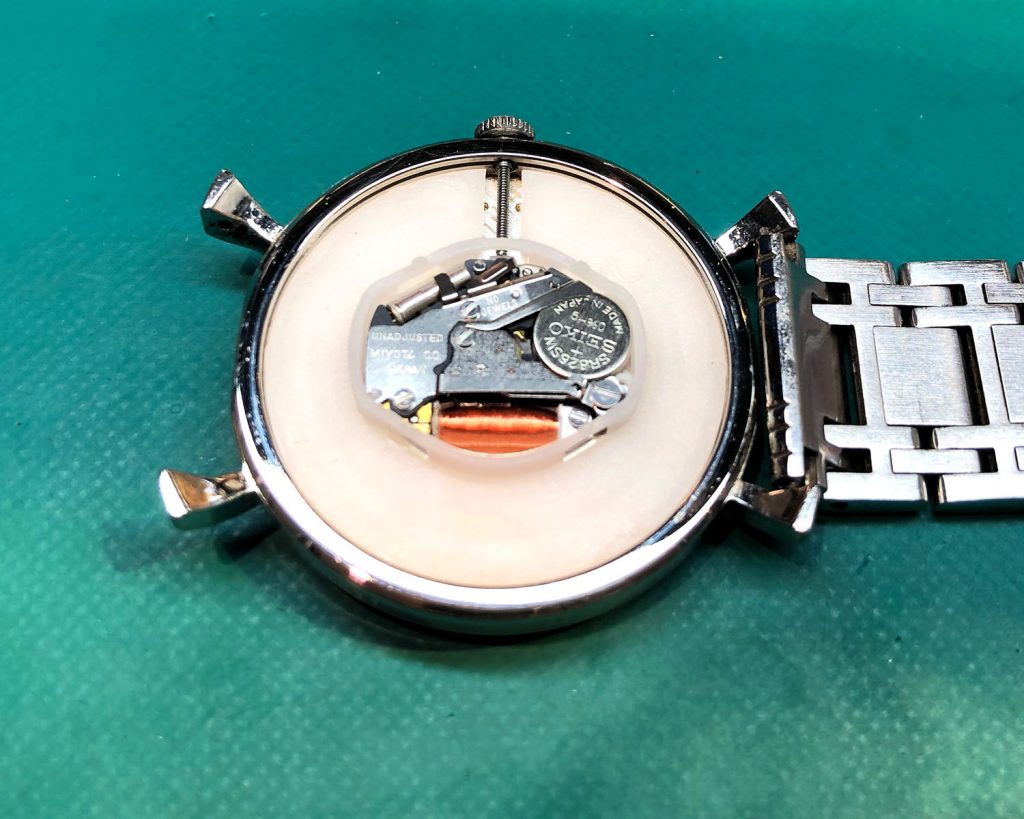 ヴィヴィアン・ウエストウッド VW-7043の電池交換