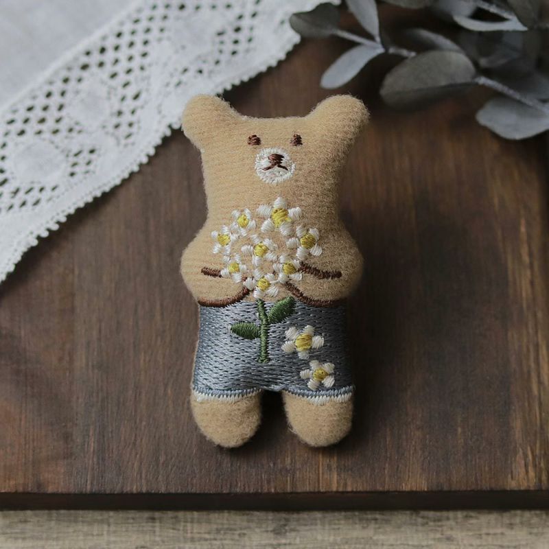 Ayatorie/アヤトリエ】くまさんとお花のブローチ – OSEWAYAオンライン