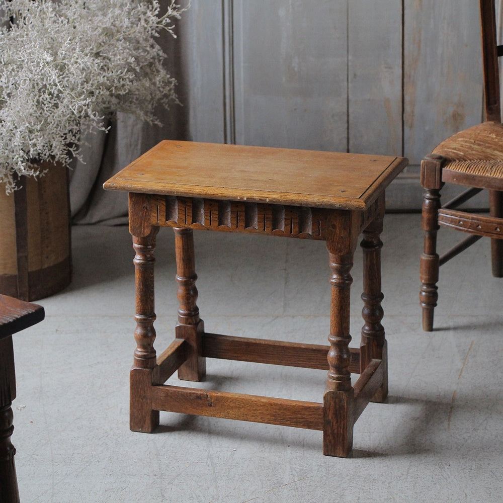 1940年代ソリッドオーク材小さなテーブル（スツール） イギリス