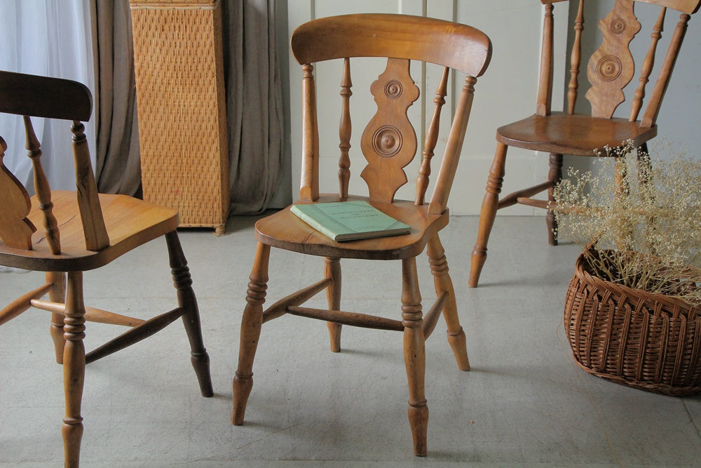 ナチュラルな雰囲気のダイニングチェア（椅子）高さ84cm イギリス