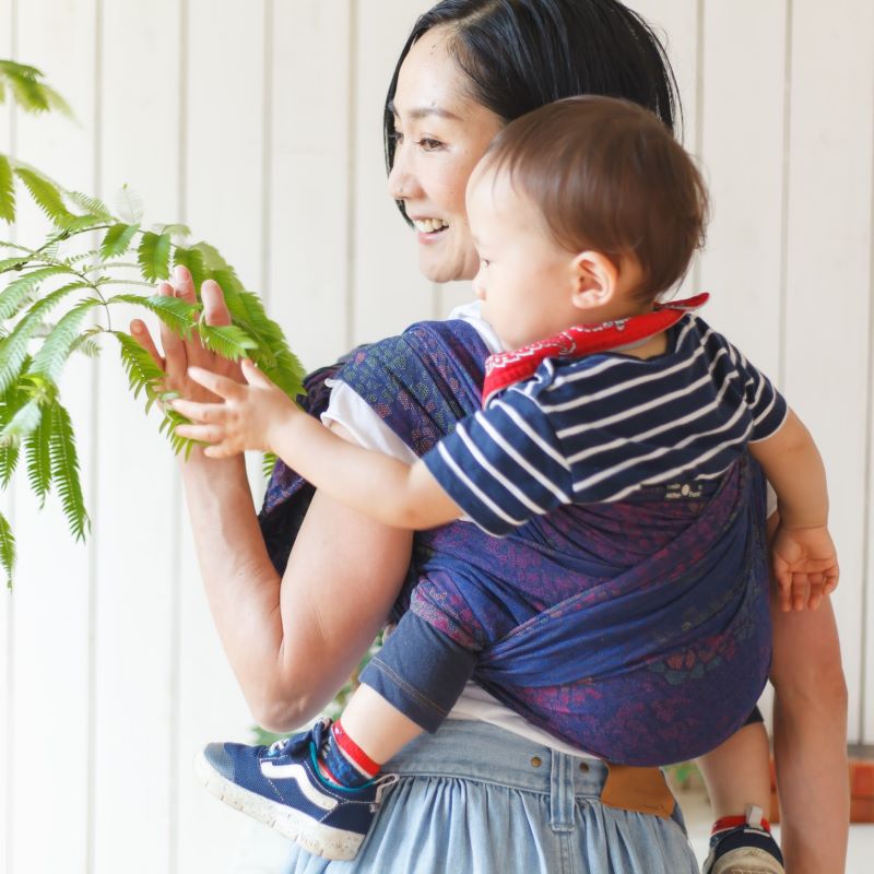 オーガニックコットン100％のベビーラップ 新生児からの縦抱きができる