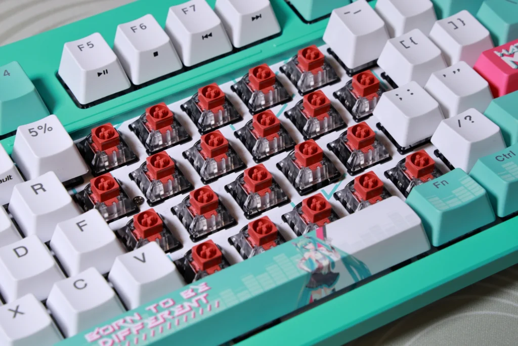 TUF Gaming 初音ミクコラボモデル（キーボード・マウス・マウスパッド