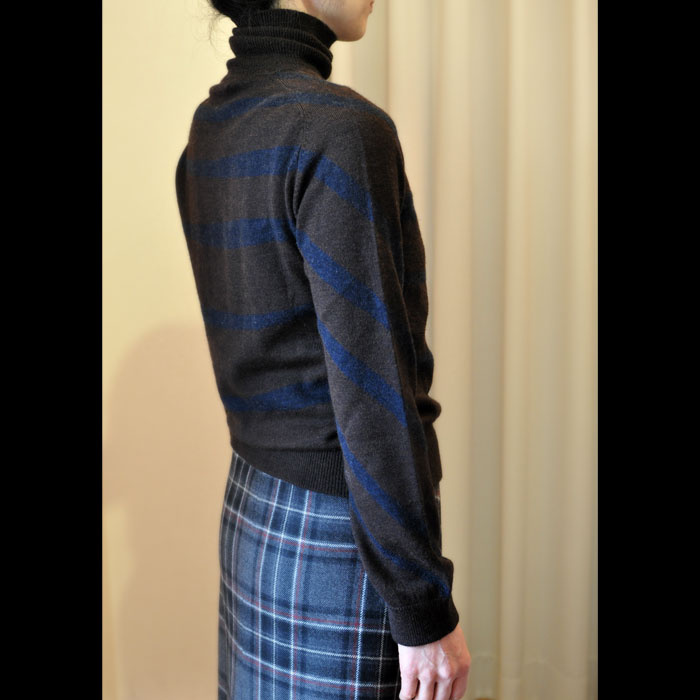 ミナペルホネンzebraタートルニットbrn x nvy | Lin total fashion