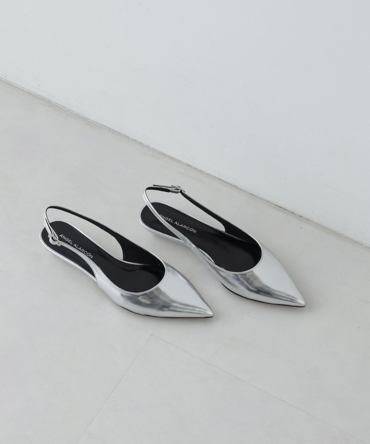 ANGEL ALARCON / ポインテッド スリングバック ミュール