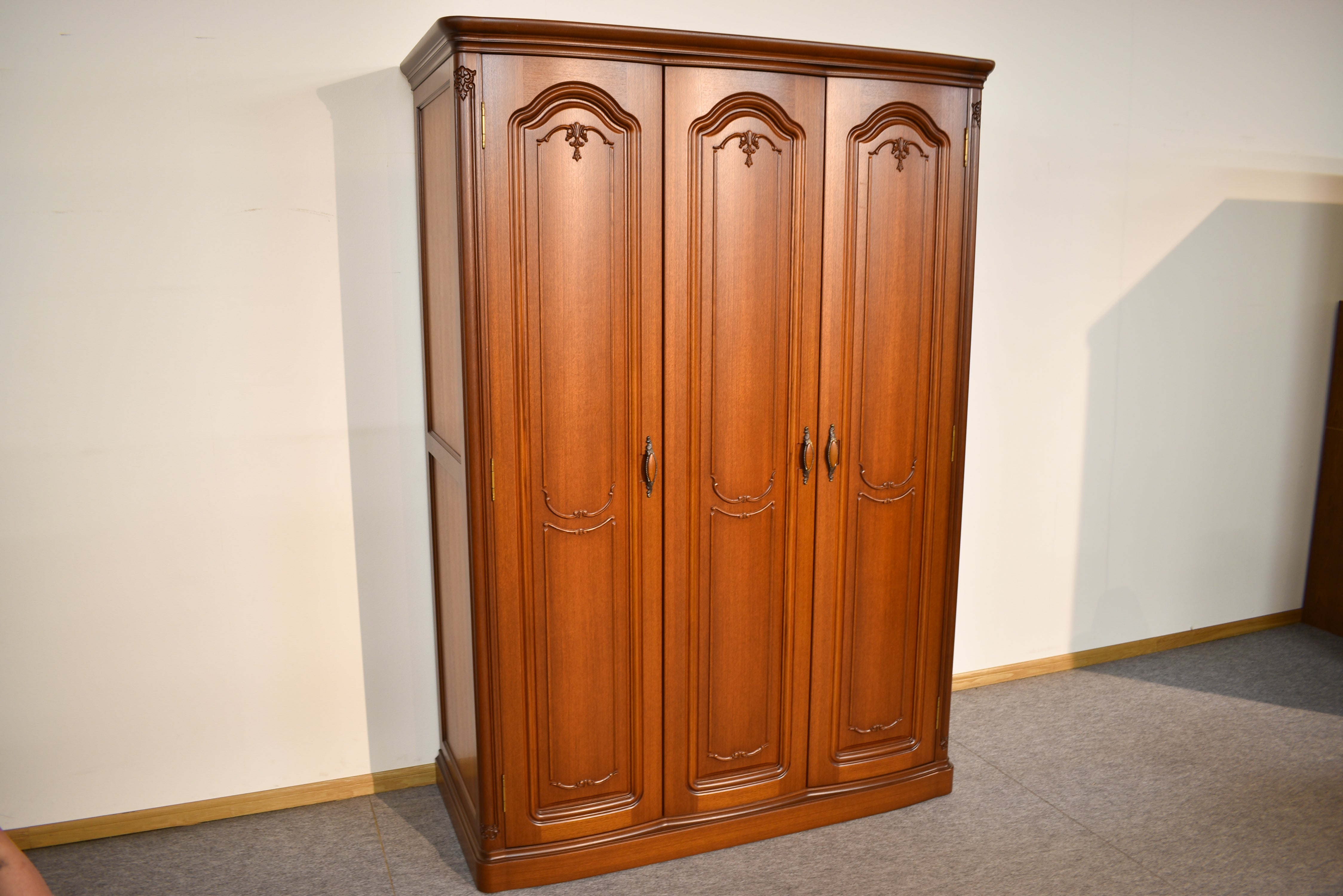 洋服タンスｻｲｽﾞ:約2040×1500【商品番号：ta053】 – 府中家具の館