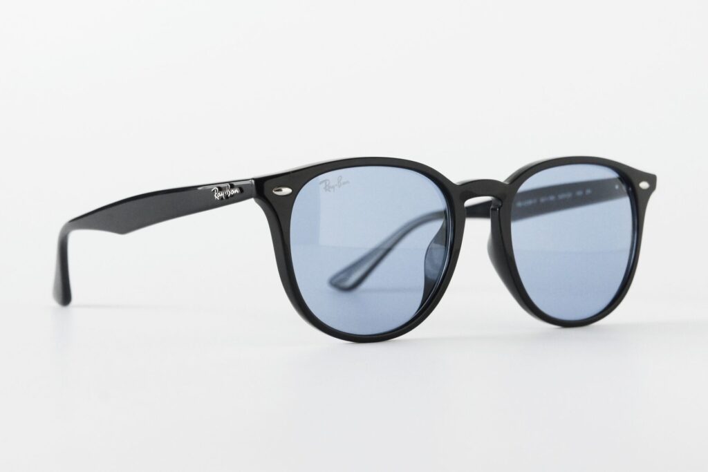 芸能人も着用しているRay-Ban（レイバン）RB4259-Fの全てをご紹介し