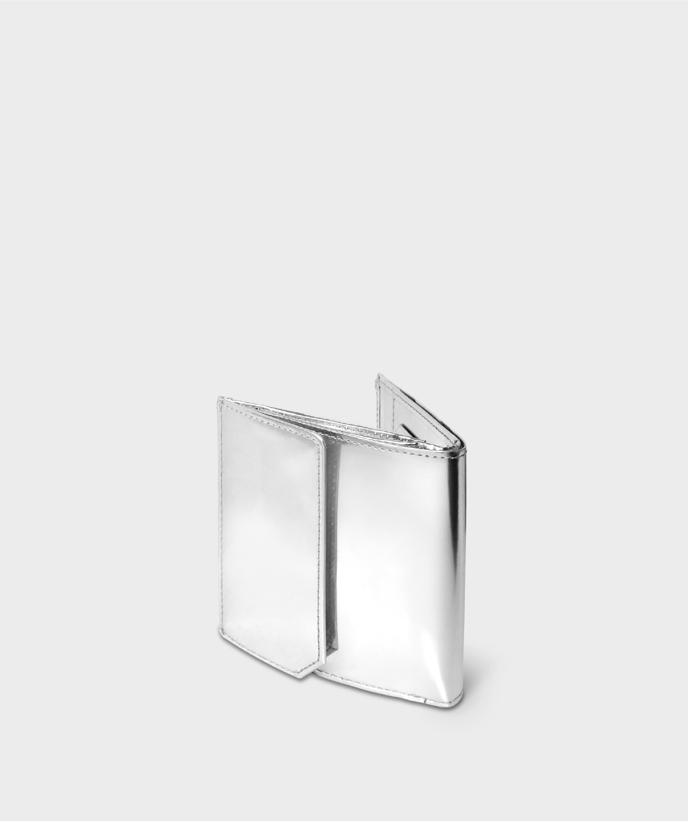 2wallet_stain_silver_01_e82d2e