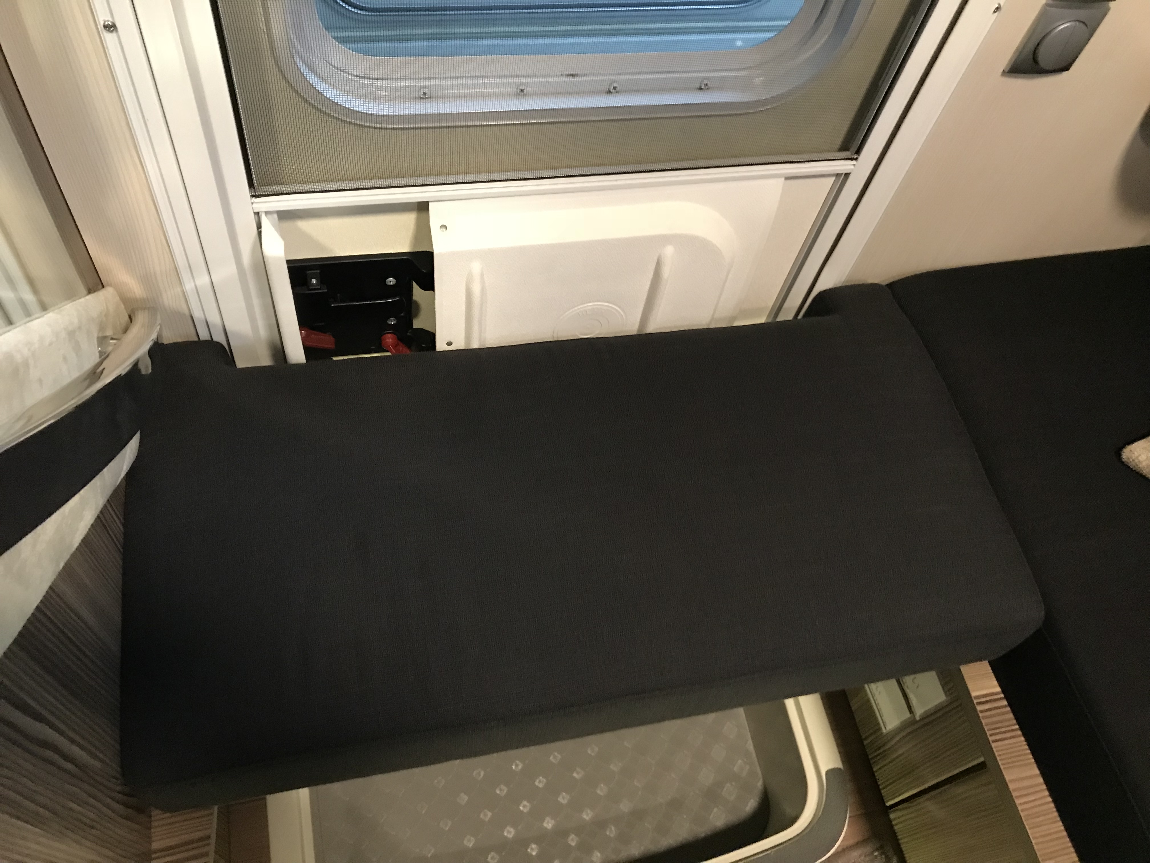 オプション部品ご紹介】現行クルーズ、520車用補助マット