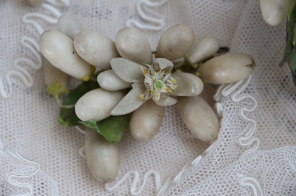 フランスアンティーク ワックスフラワーのヘッドリースとブローチ