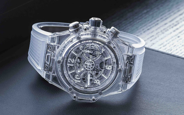 ミネラル強化ガラスを採用した透明なケースが特徴の、リトモ・ムンド