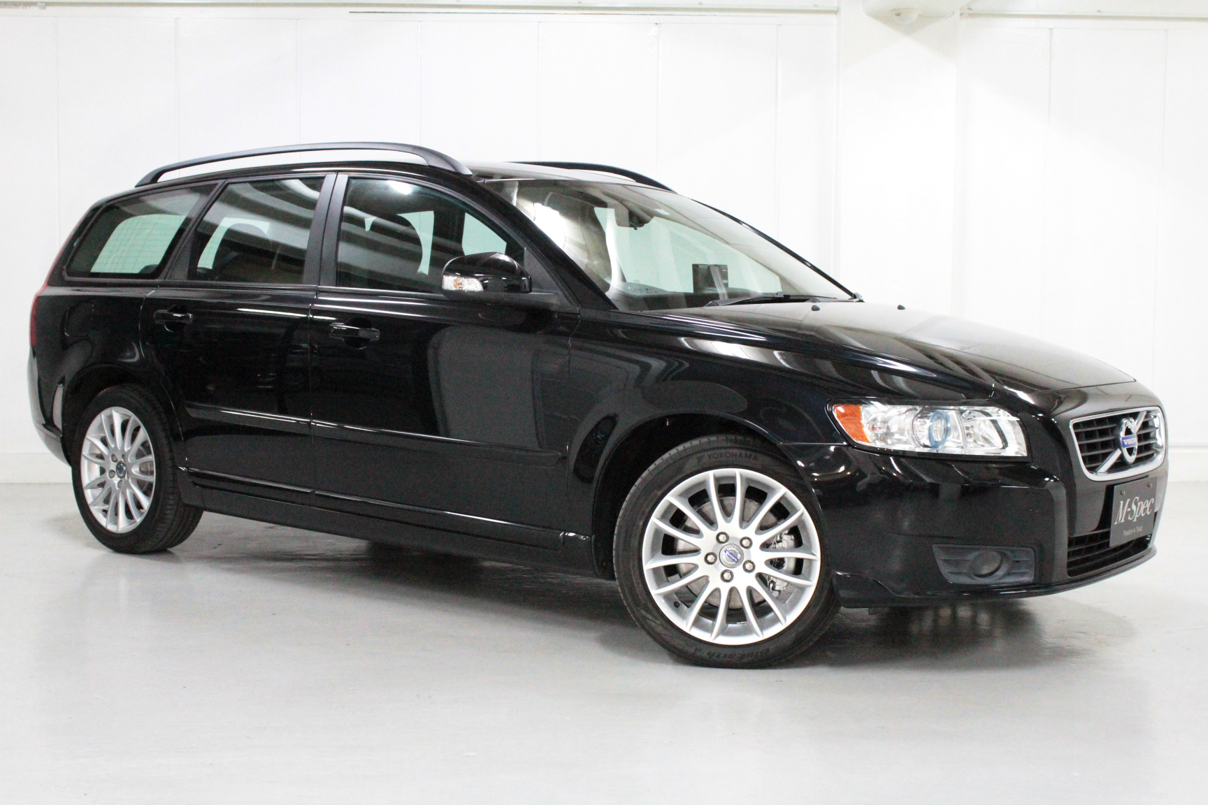 ボルボV50 2.0eアクティブプラス ワンオーナー/黒革パワーシート