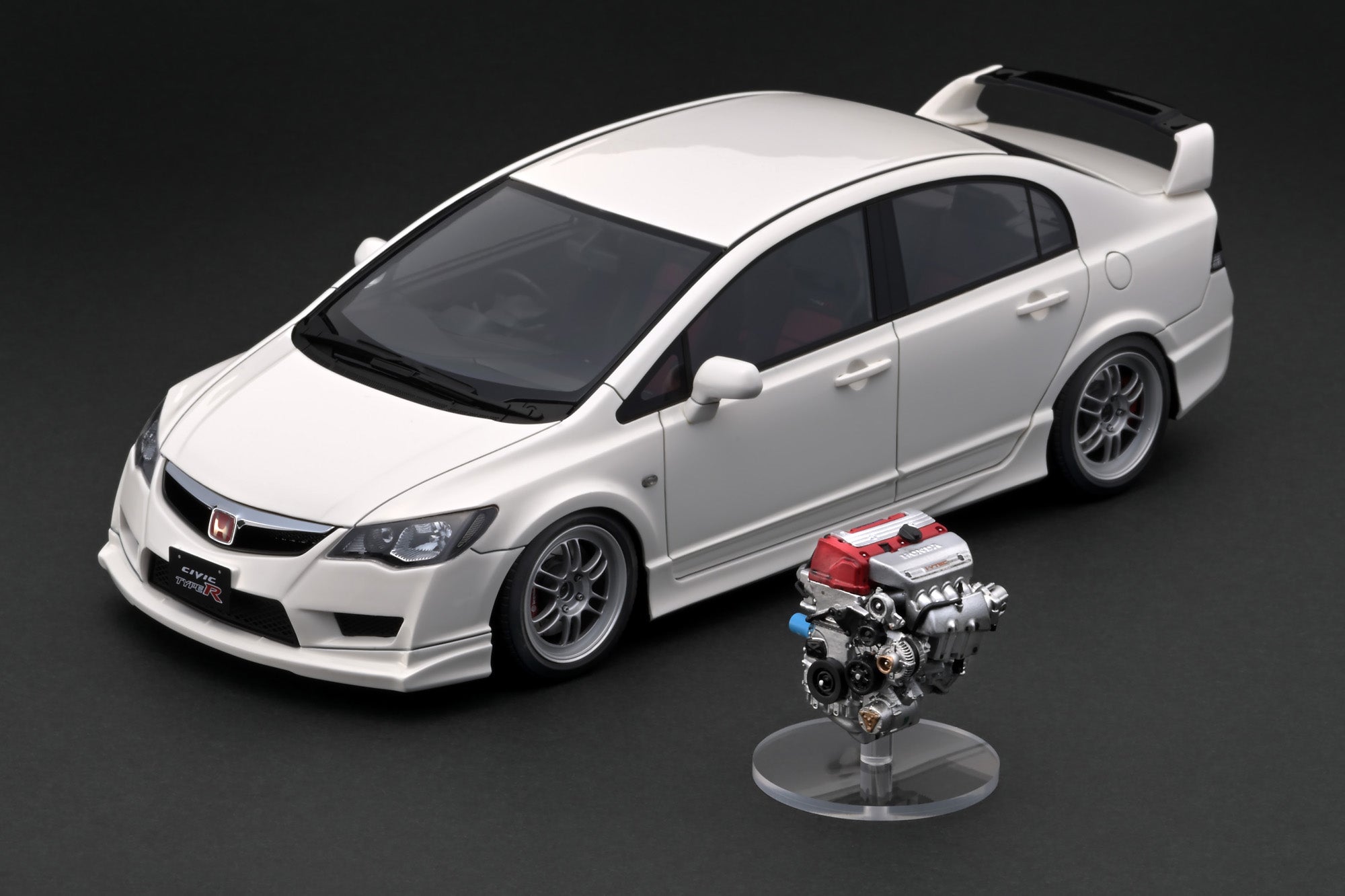 Ignition Model 1:18 Honda Civic (FD2) Type-R in White with Engine