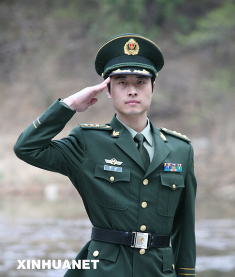 图文：这是武警07式警官春秋常服_新浪军事_新浪网