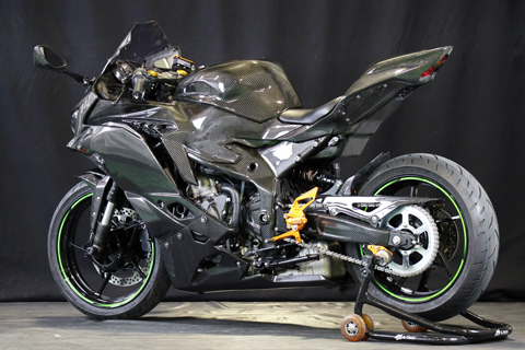 Ninja ZX-25R (2020-) タンクサイドカバーSPL --