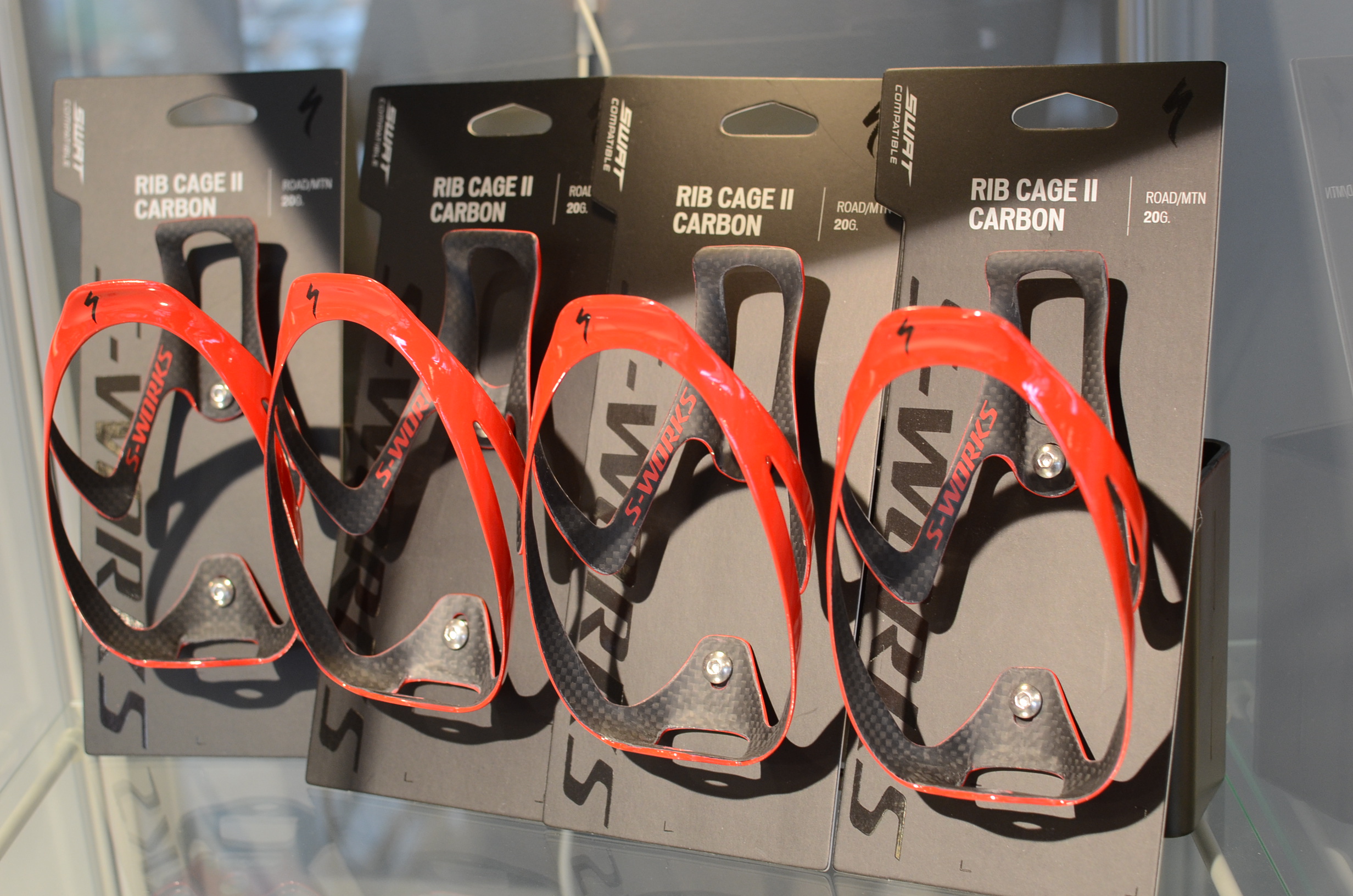 S-WORKS CARBON RIB CAGE II カーボン/レッドカラーがメーカー完売で