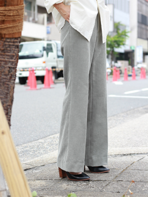 AURALEE “WASHED CORDUROY FLARE SLACKS” - 1LDK annex