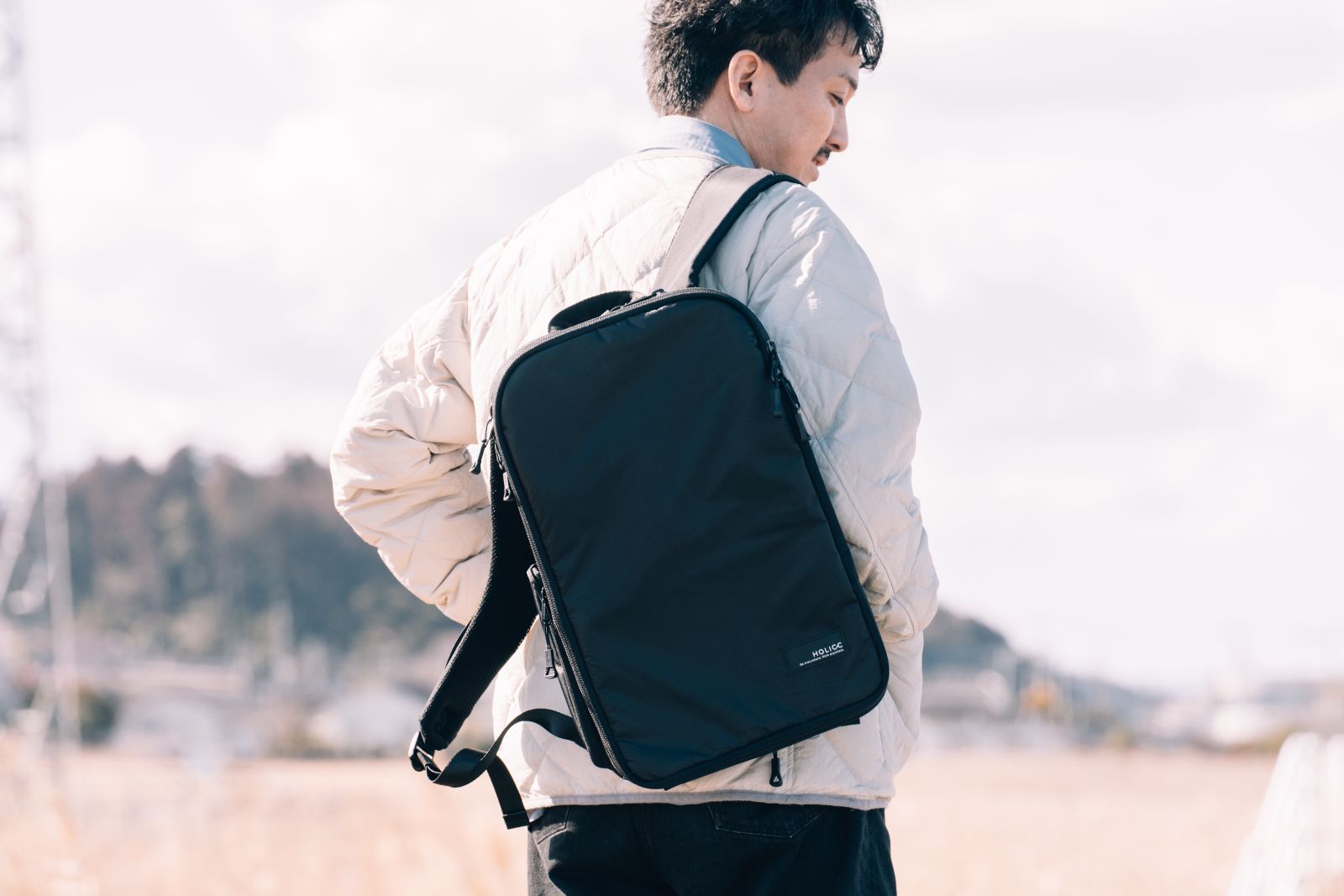 HOLICC One】「旅して働く」に最適な究極のバックパックが誕生