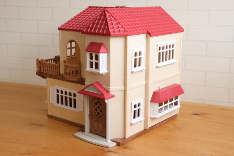 レビュー】赤い屋根の大きなお家-屋根裏はひみつのお部屋