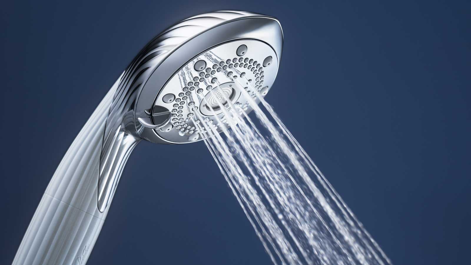 毎日のシャワーで理想の肌を目指す《リファファインバブル ピュア》