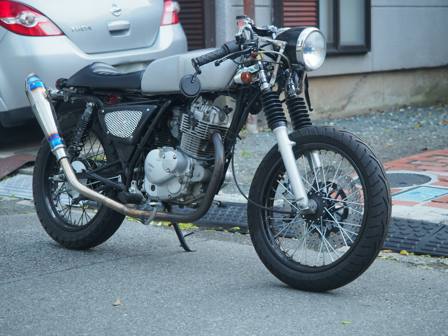 バイク】汎用カフェタンクと汎用カフェシートで汎用カフェレーサーを