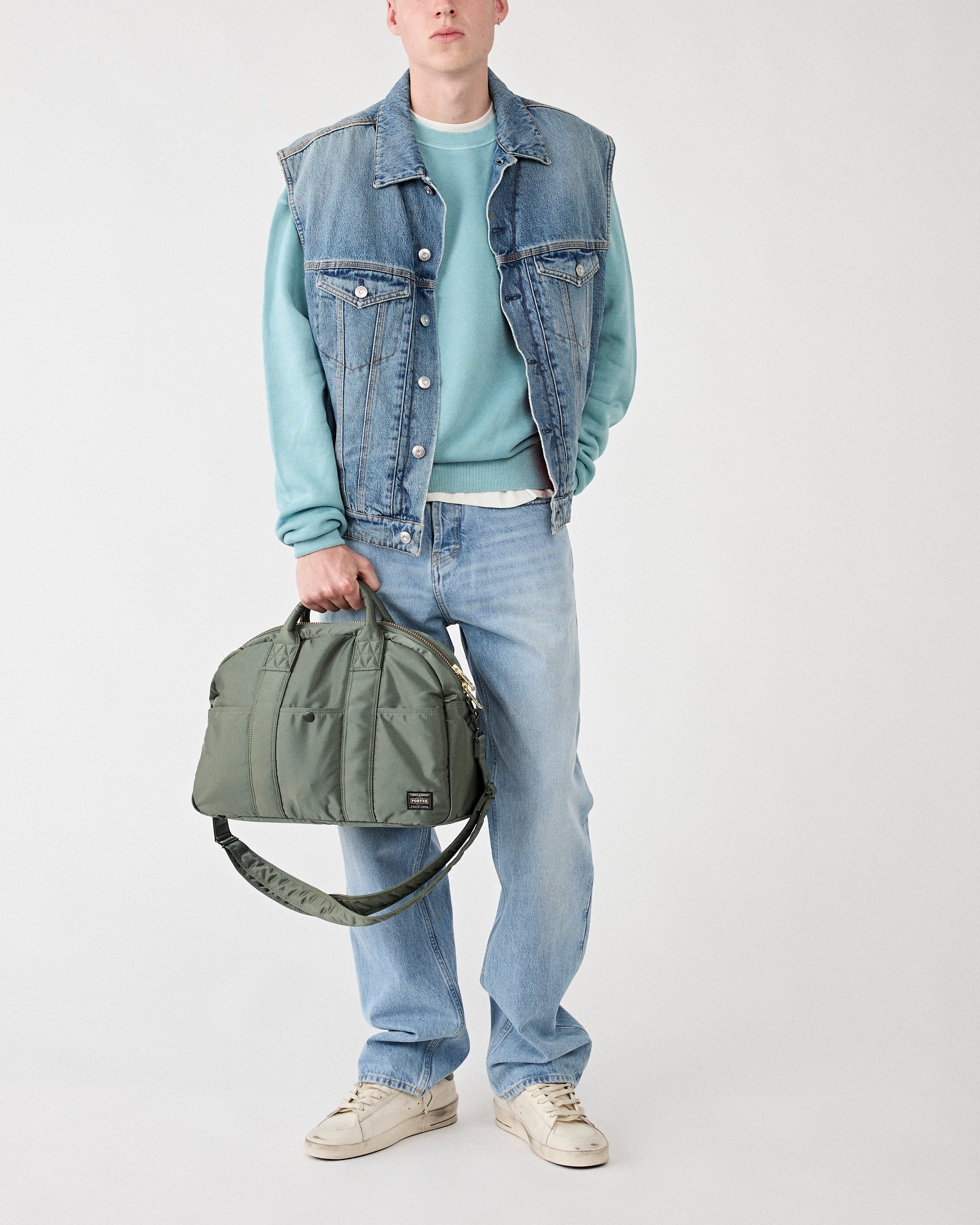 Porter Yoshida – Tanker Madison Boston Bag (M) Sage Green – Tenue