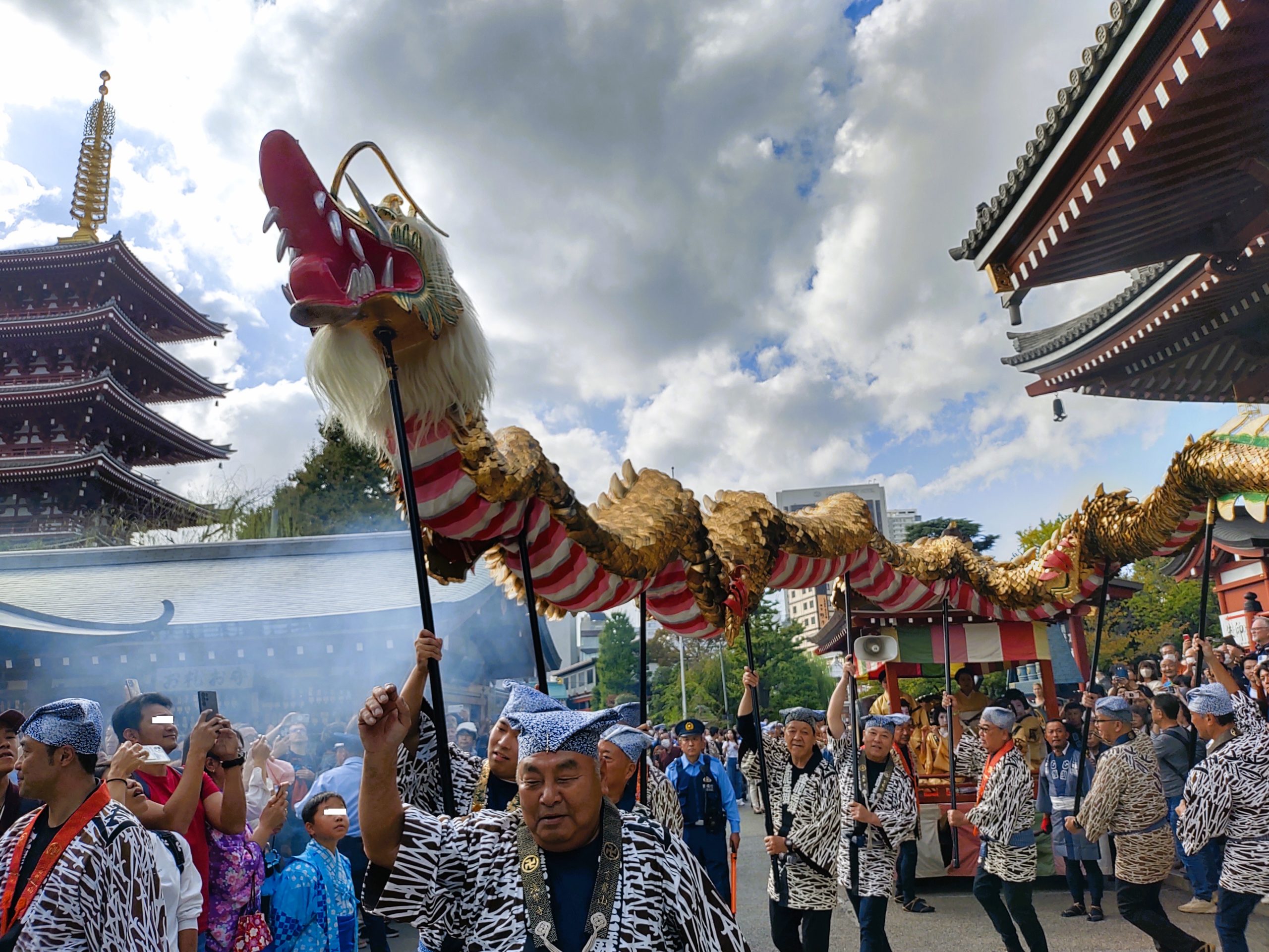 The Golden Dragon Dance in Asakusa (October 18) | Tokyo Free