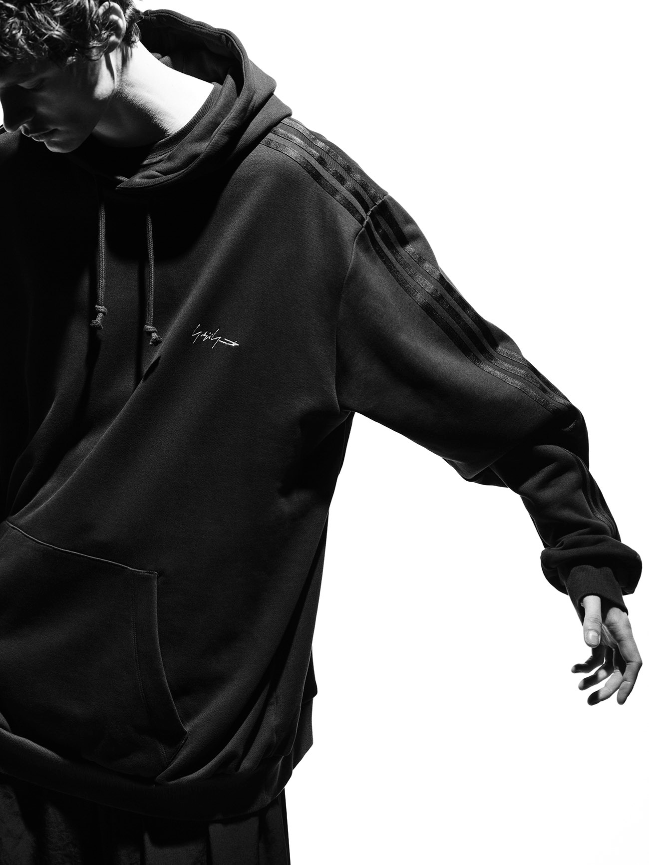 Y-3 KURO 3STRIPES HOODIE(XS Black): Yohji Yamamoto POUR HOMME｜THE