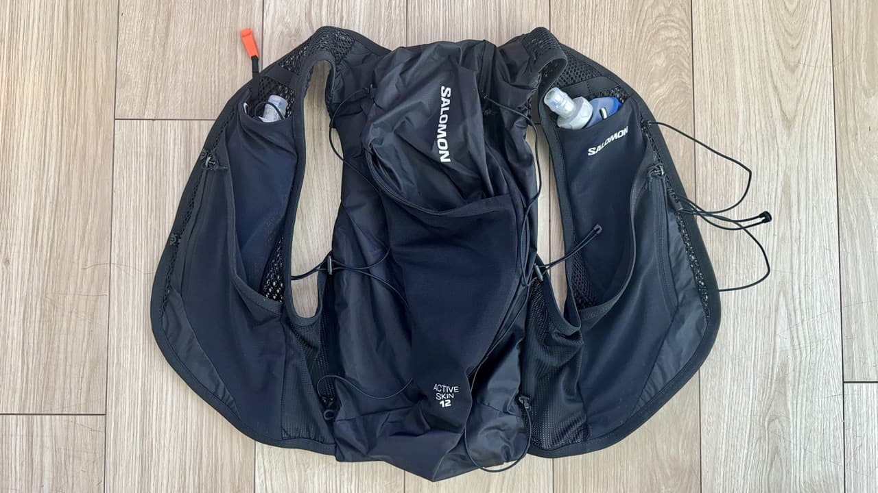 レビュー】Salomon アクティブスキン12：羽織れる12Lランニング
