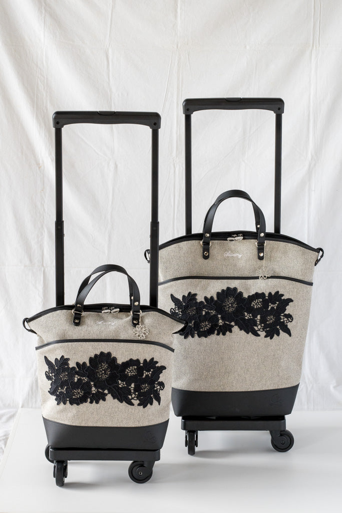 SWANY × 近沢レースの希少コラボ！エレガントな花柄刺繍キャリーバッグ
