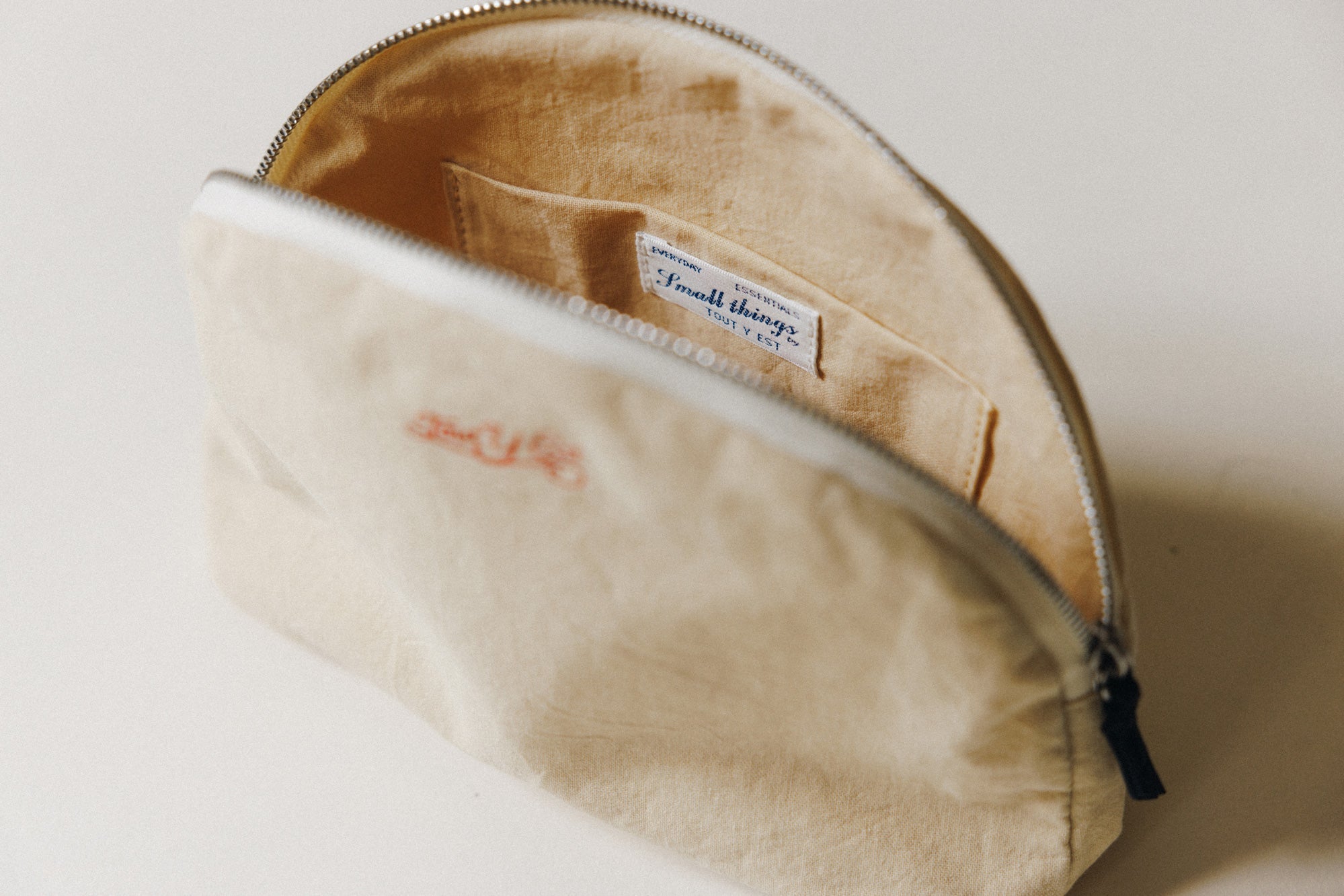 POCHETTE SABOT BEIGE – TOUT Y EST JP