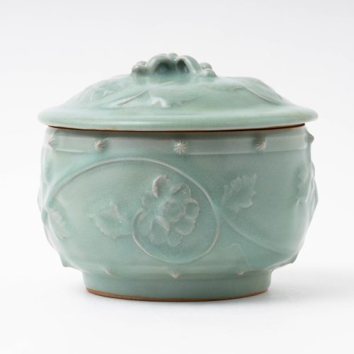 龍泉窯 青磁陽刻牡丹唐草文大罐 – Celadon Jar | 陶磁オンライン美術館
