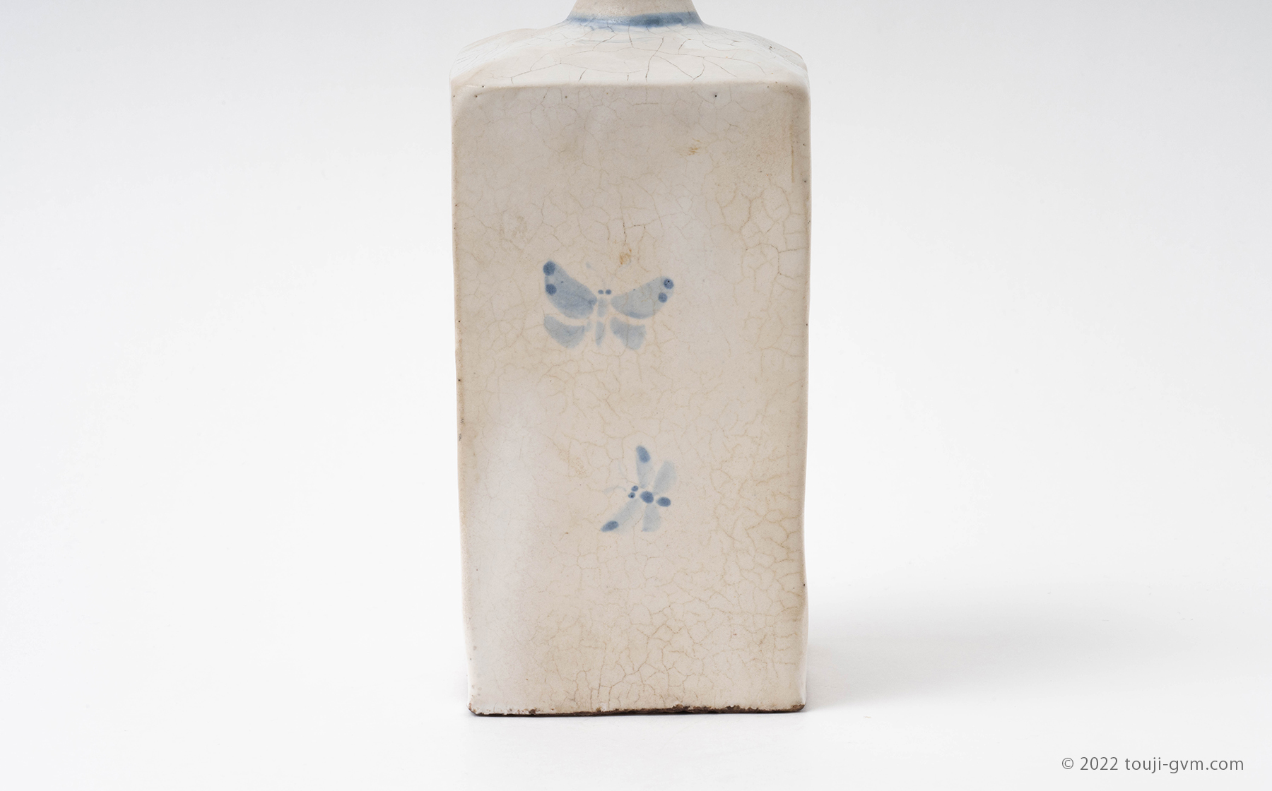 李朝分院手染付角徳利 – Bunwon Ware Bottle | 陶磁オンライン美術館ー