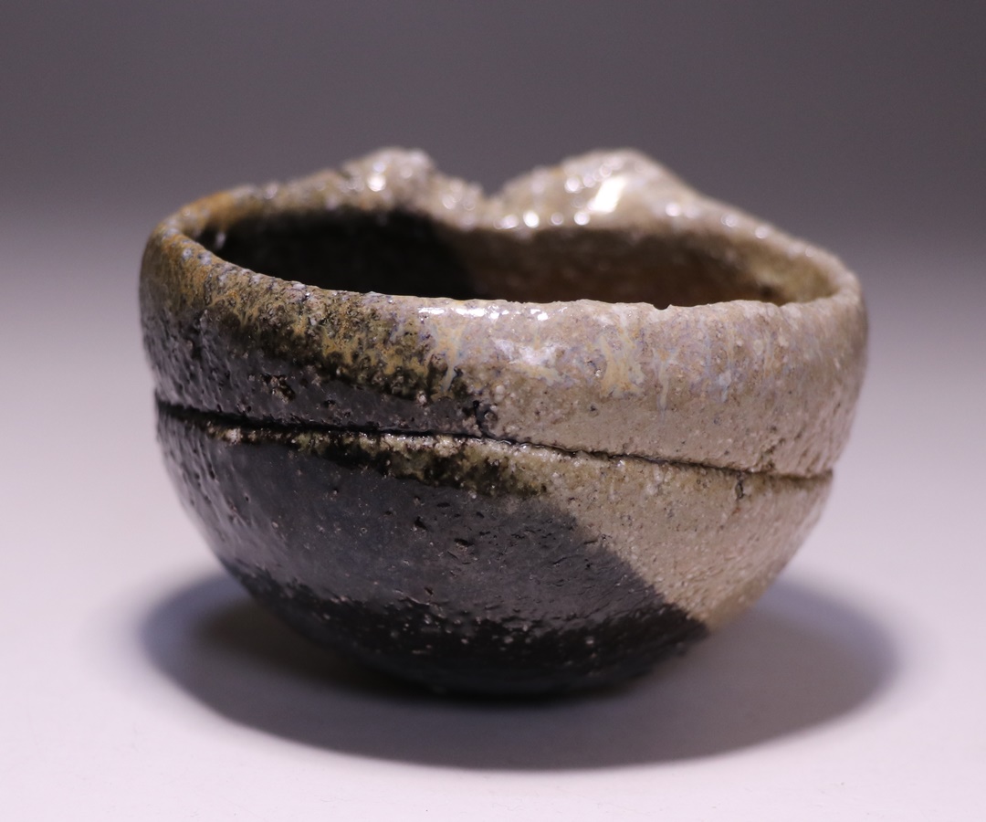 伊勢崎晃一朗 作 「黒掛分酒呑」 ～備前焼専門卸小売店 川口陶楽苑～