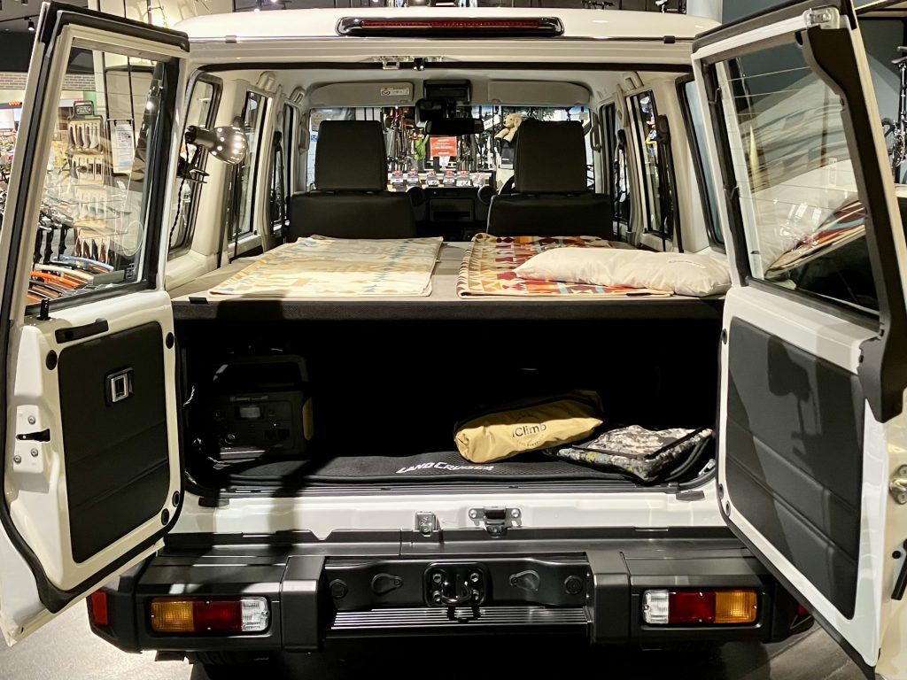 ランドクルーザー70専用ベットキットを「トイファクトリー土岐」で展示