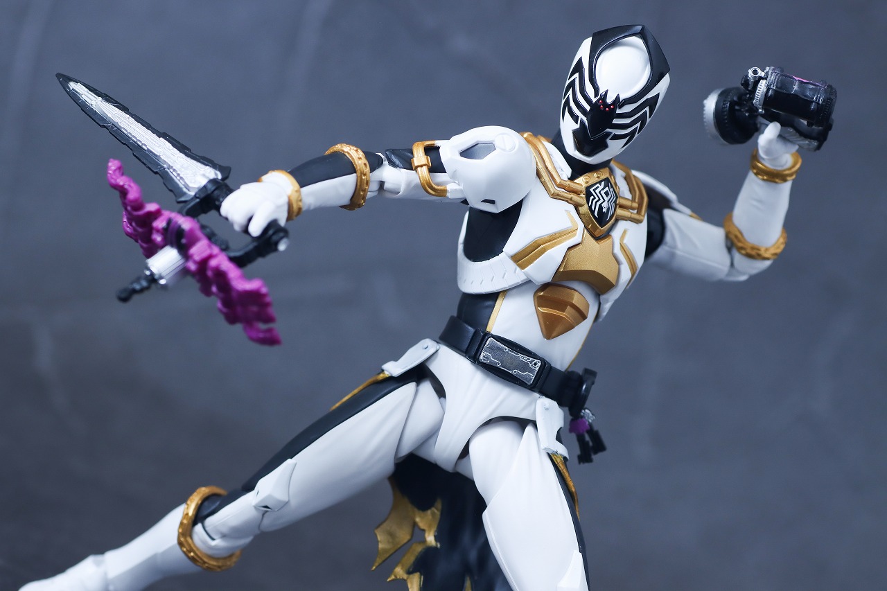 S.H.フィギュアーツ 仮面ライダーディケイド 真骨彫製法 50th