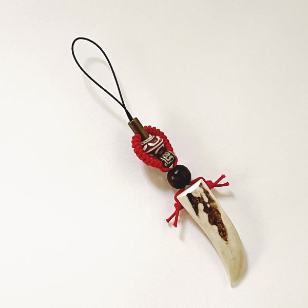 楽天市場】えぞしかの角で作られた 鹿角ストラップ 丸編みこみ K 鹿の