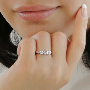 楽天市場】pt900【1.0ct】ダイヤモンド スリーストーン リング【送料