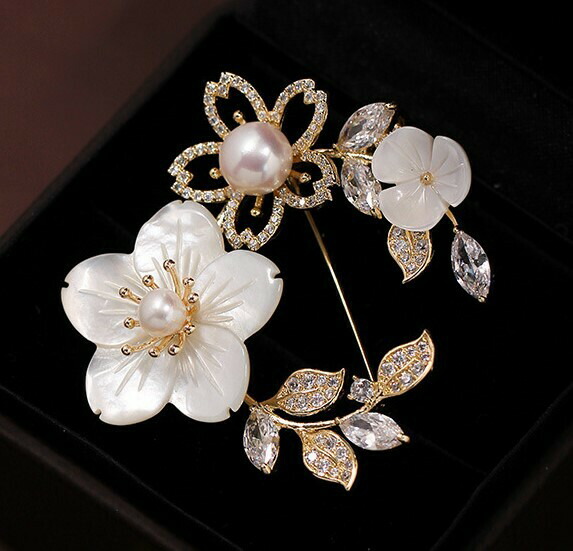 楽天市場】リアル シェル ( 本物の 貝 ) にスワロフスキー CZ