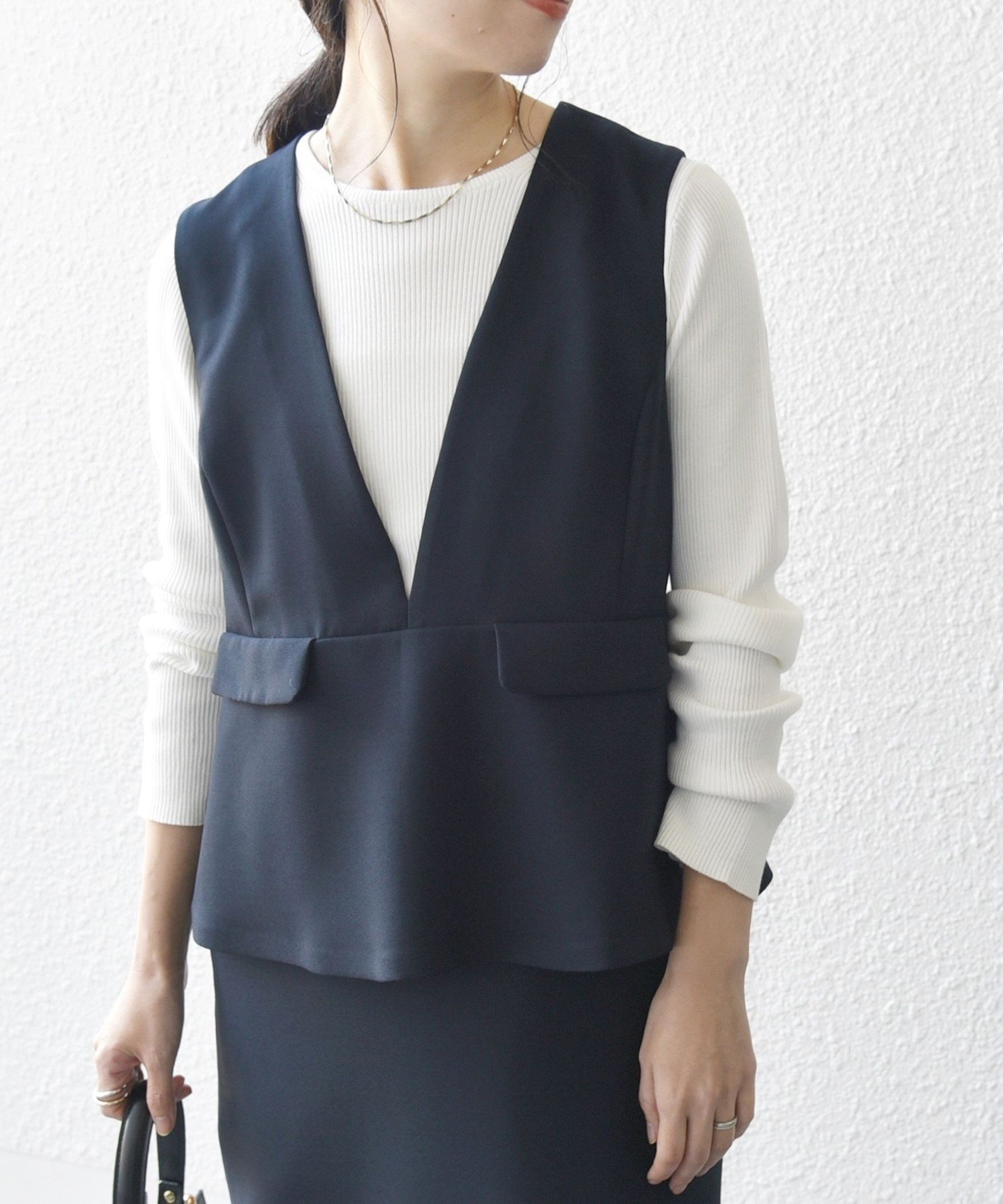 SHIPS any ダブルクロス Vネック ノースリーブワンピース ベージュ SHIPS any ダブルクロス Vネック ノースリーブワンピース ベージュ