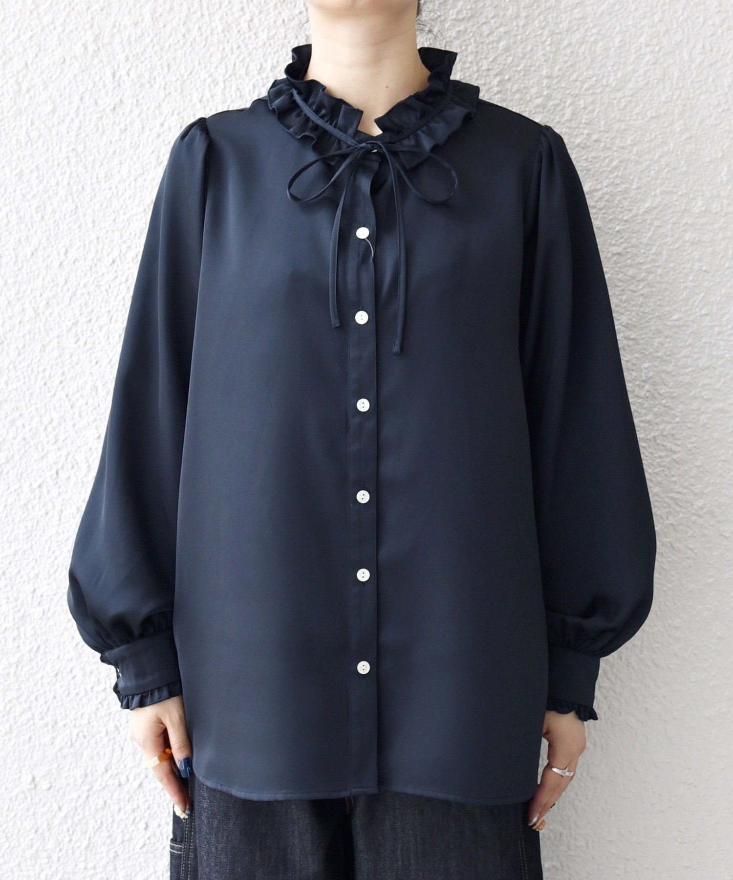 【つな】SHIPSany サテン フリル カラー リボン シャツ ブラウス SHIPS any:〈洗濯機可能〉サテン フリル カラー リボン シャツ