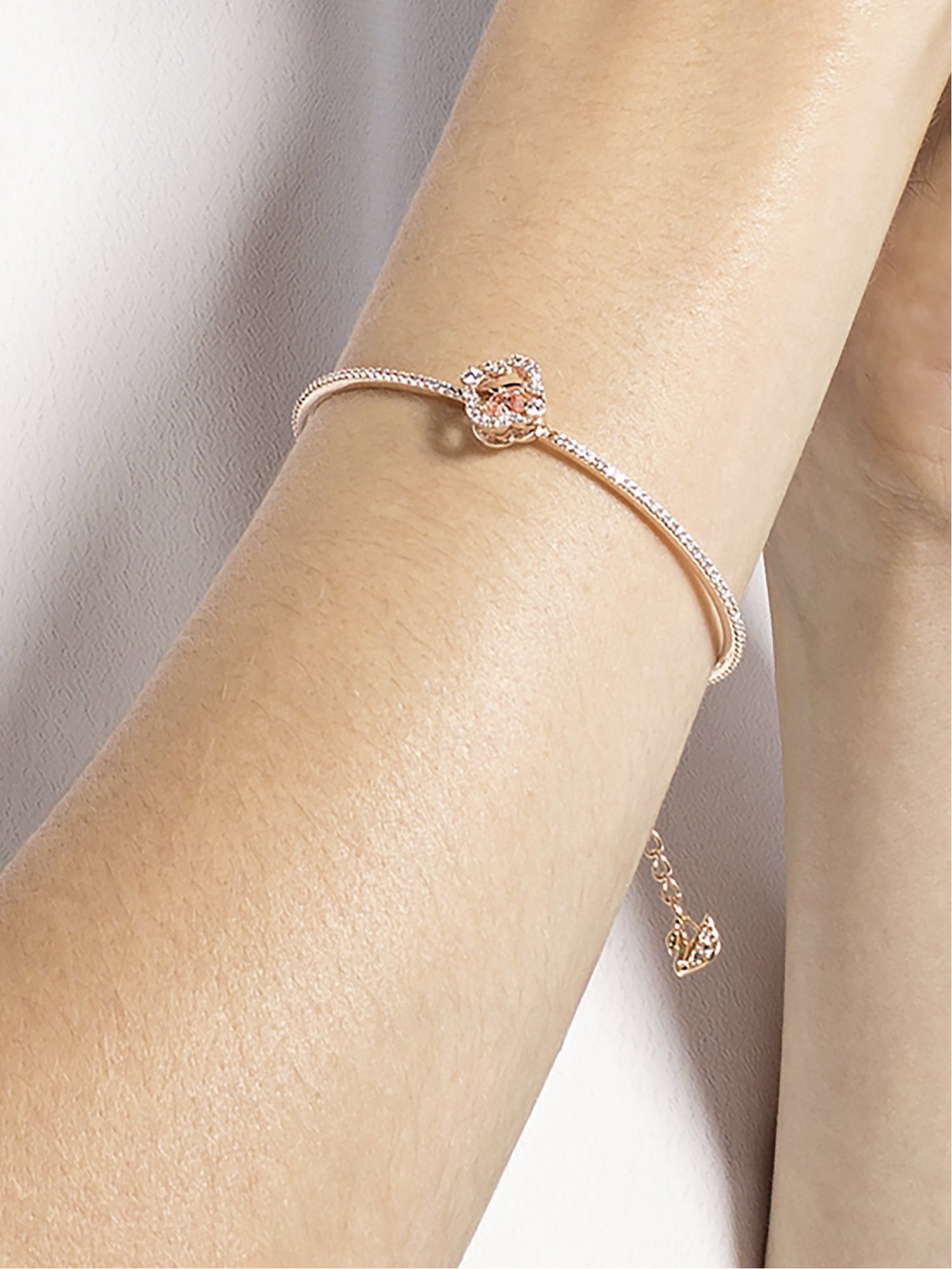 SWAROVSKI｜【公式】【スワロフスキー】Una バングル, クローバー