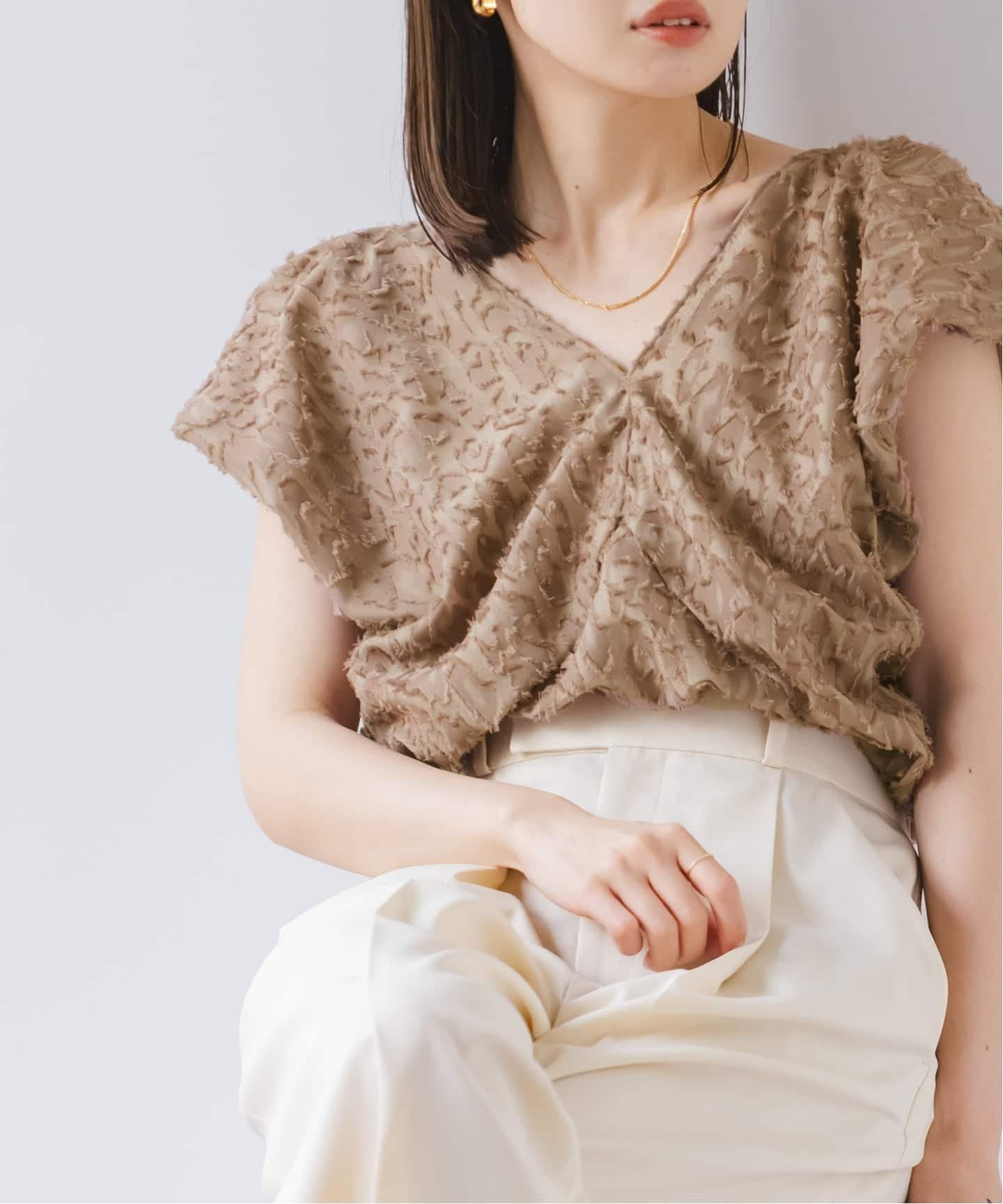 NOBLE｜【洗える】レオパードジャガードデコルテVブラウス | Rakuten