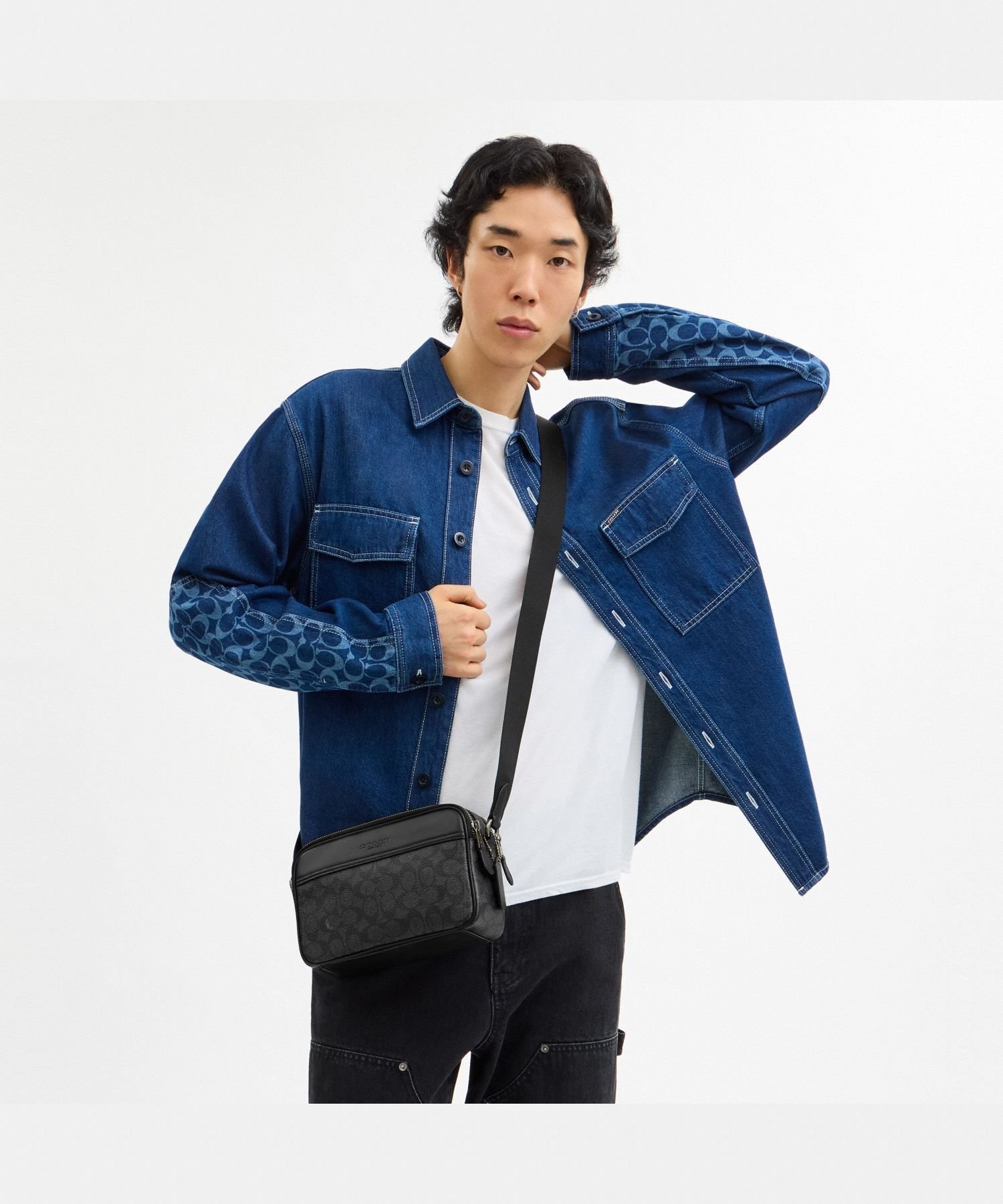 COACH OUTLET｜【公式】グラハム クロスボディ バッグ・シグネチャー
