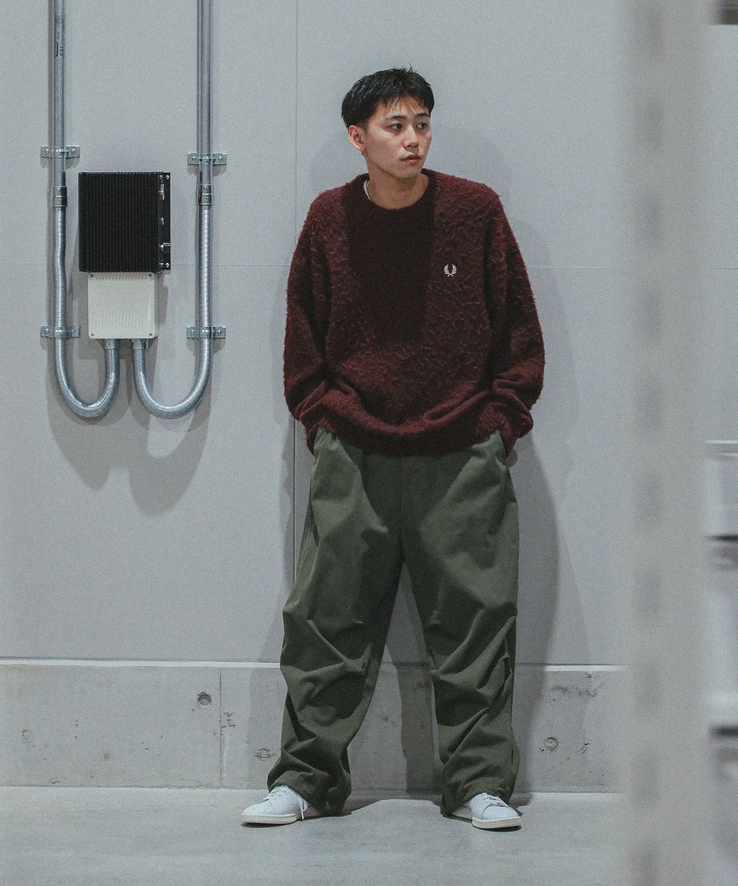 BEAMS MEN｜【別注】FRED PERRY / フラッフィー クルーネックニット