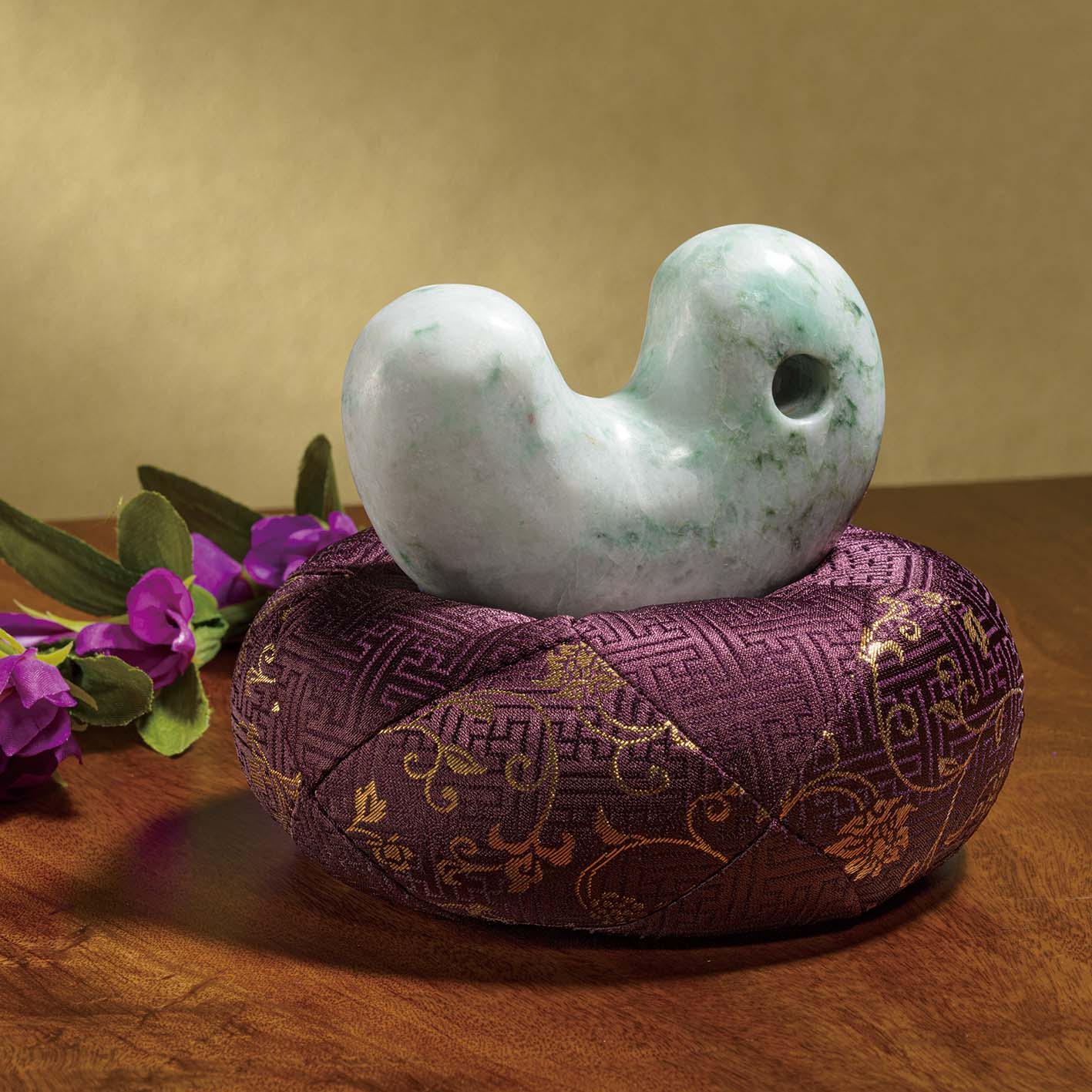 楽天市場】国産 糸魚川産 高級本翡翠 武藤玄功作 『 弥栄大勾玉