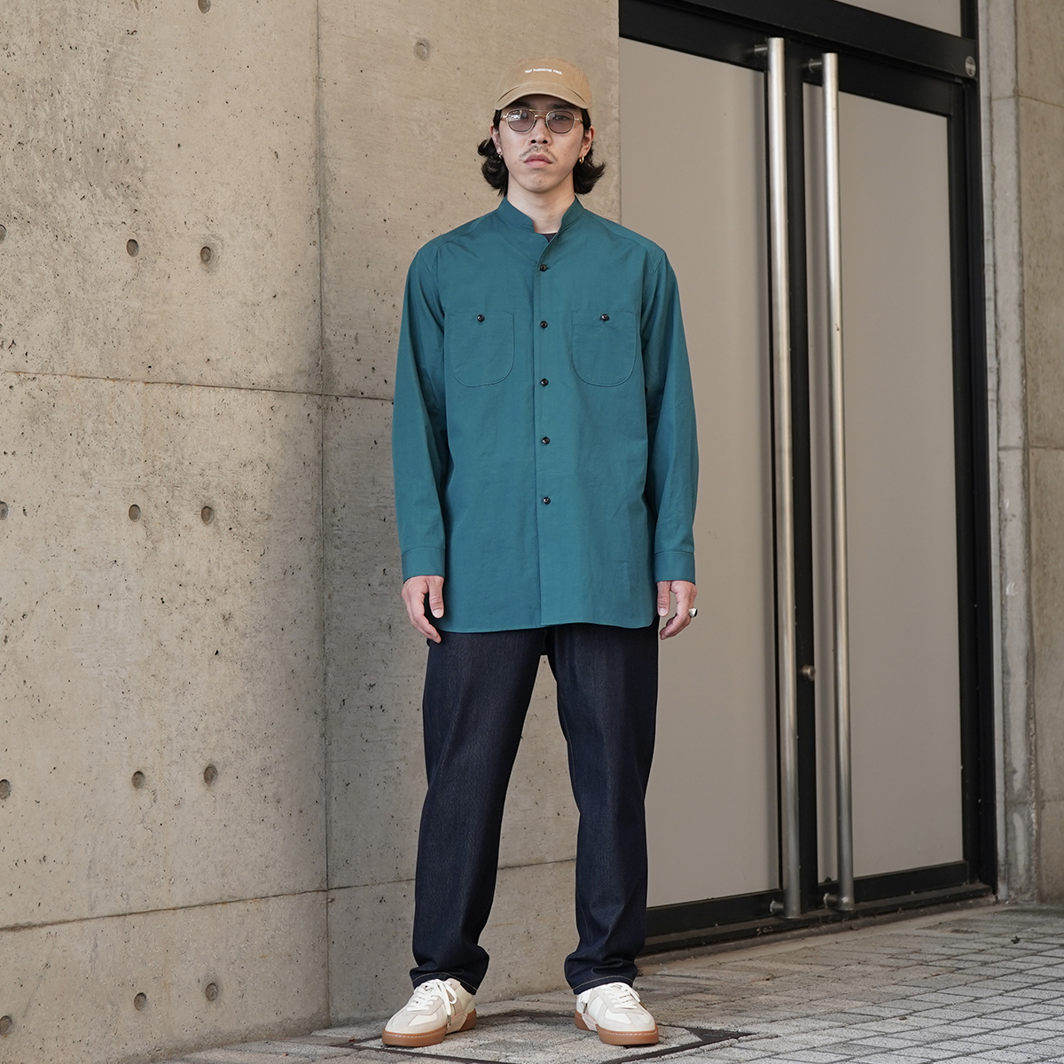 tilt The authentics】美しいシルエットのスタンドカラーシャツのご