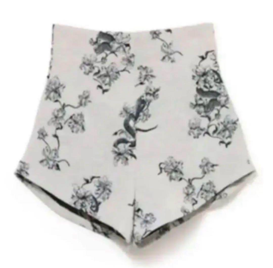 melt the lady Petal Snake Short Pants