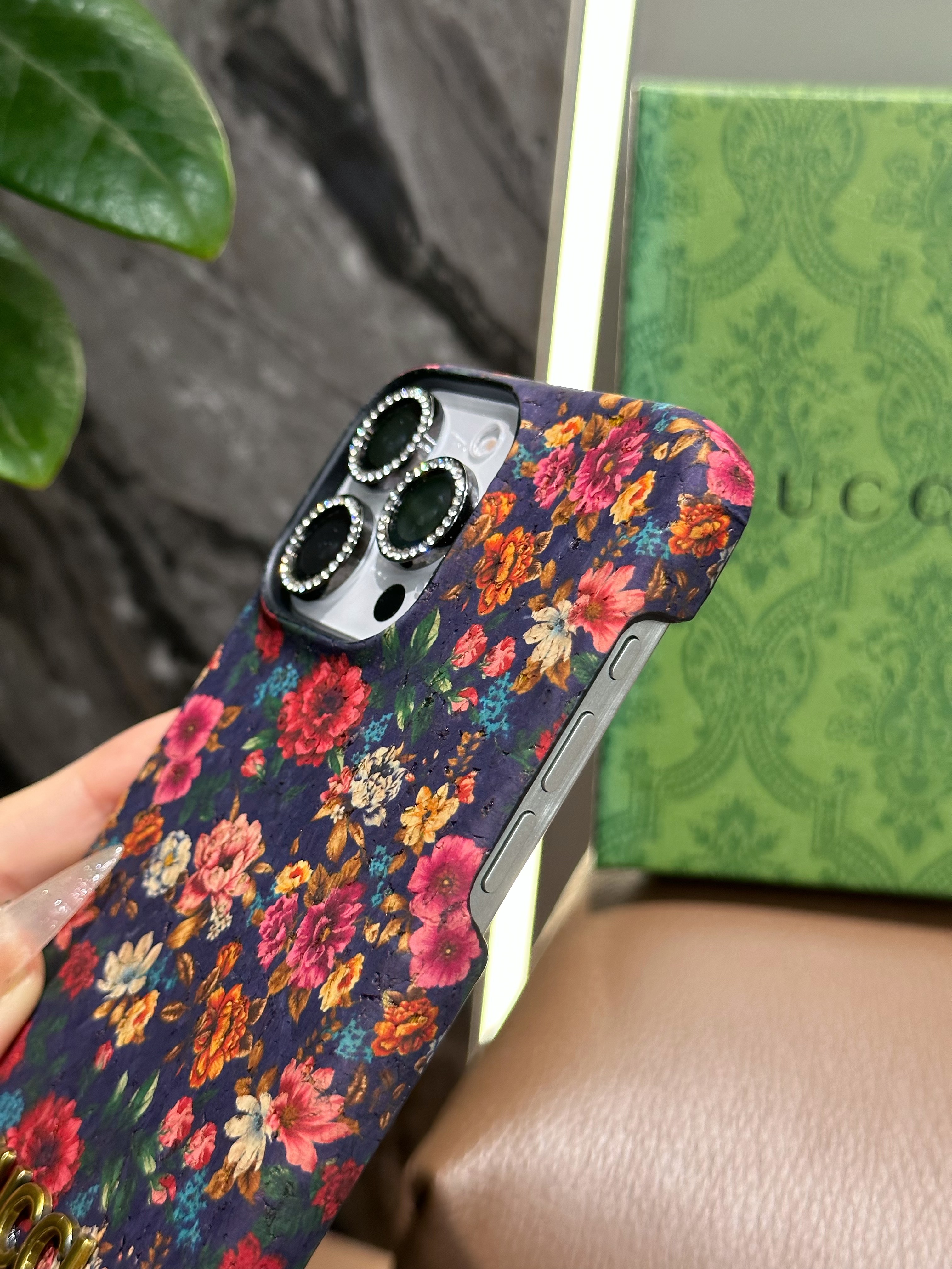 グッチ iPhone16 Pro Maxケース フラワー 花柄 GUCCI iPhone16 Pro