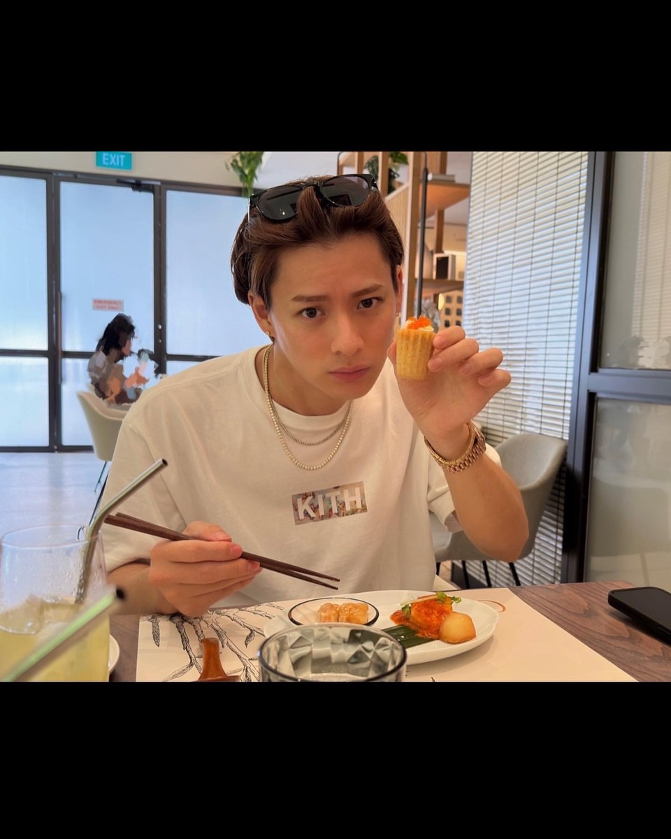 平野紫耀が Kith Angelic Classic Logo Tee を着用 | UP TO DATE