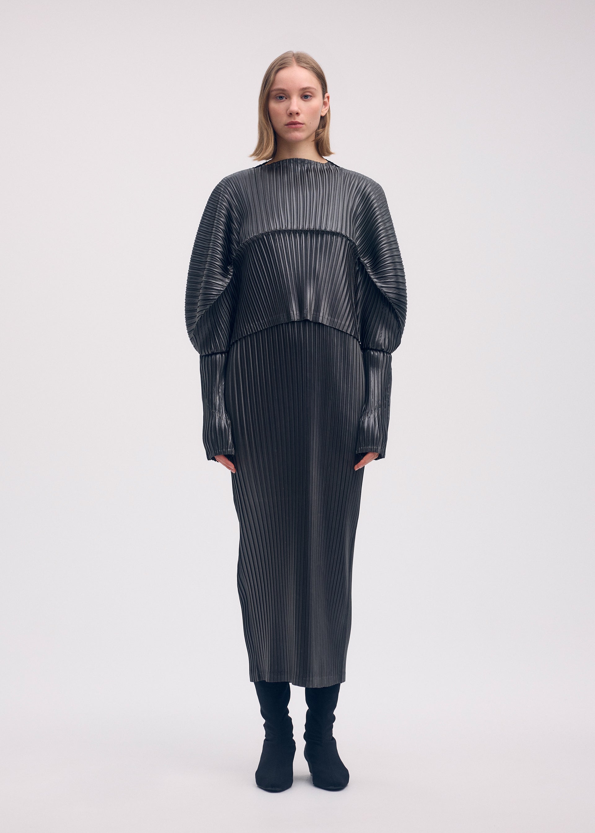 GLOSSED METAL PLEATS – ISSEY MIYAKE ONLINE STORE